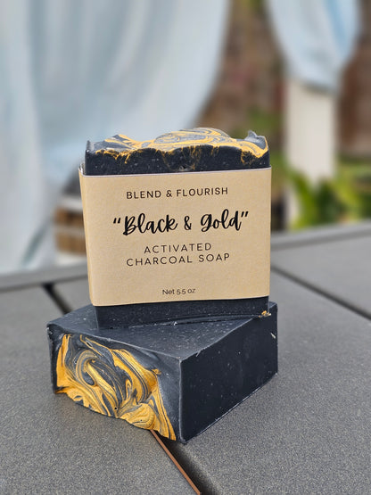 Pain de savon au charbon actif 'Black &amp; Gold'